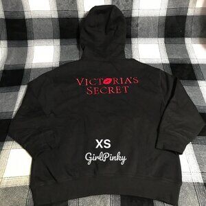 VS ICONIC FLEECE RELAXED PULLOVER HOODIE IN SOLID BLACK & KISS LIPS LOGO SIZE XS